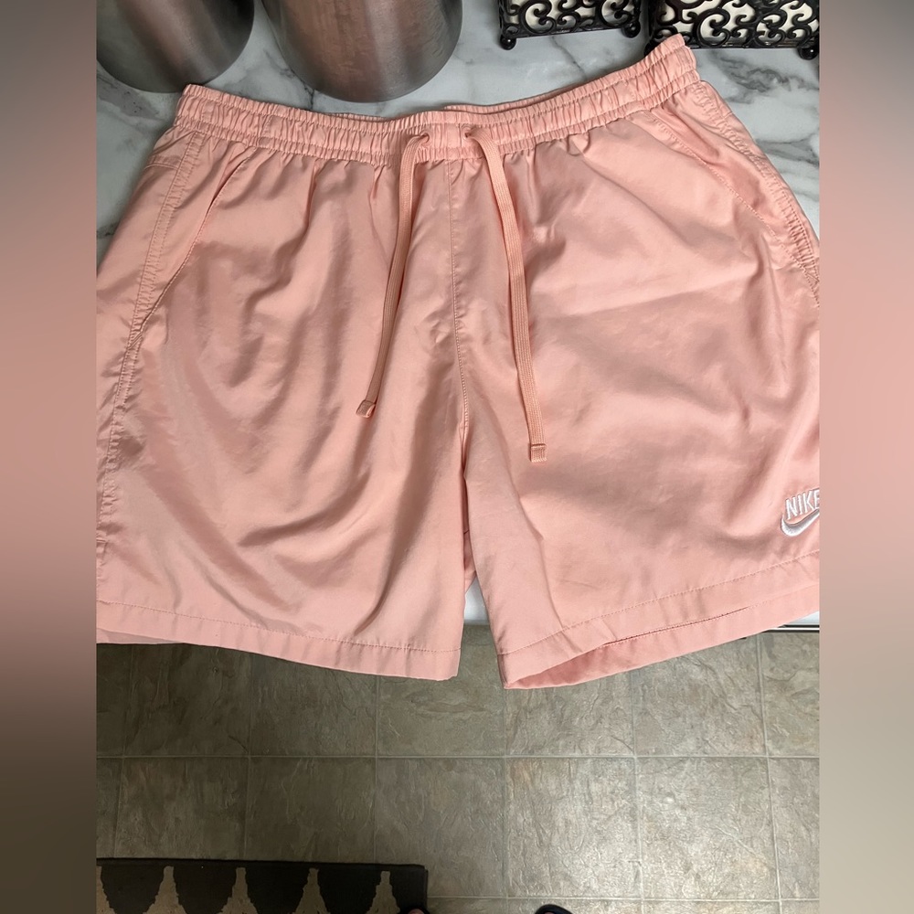 Nike shorts sz l
